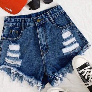 Medium washed raw hem ripped denim shorts